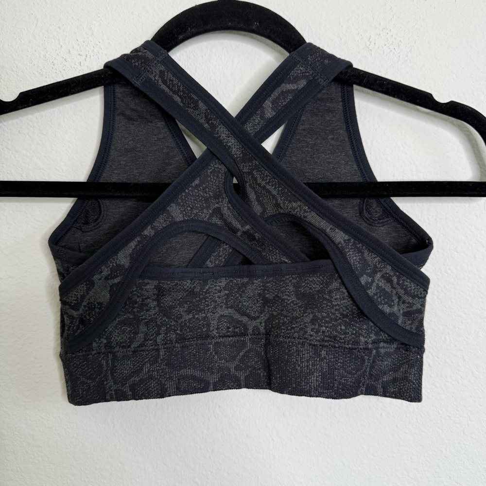 Gymshark Adapt Animal Seamless Sports Bra Medium Support Black Charcoal Size XS - Picture 3 of 9